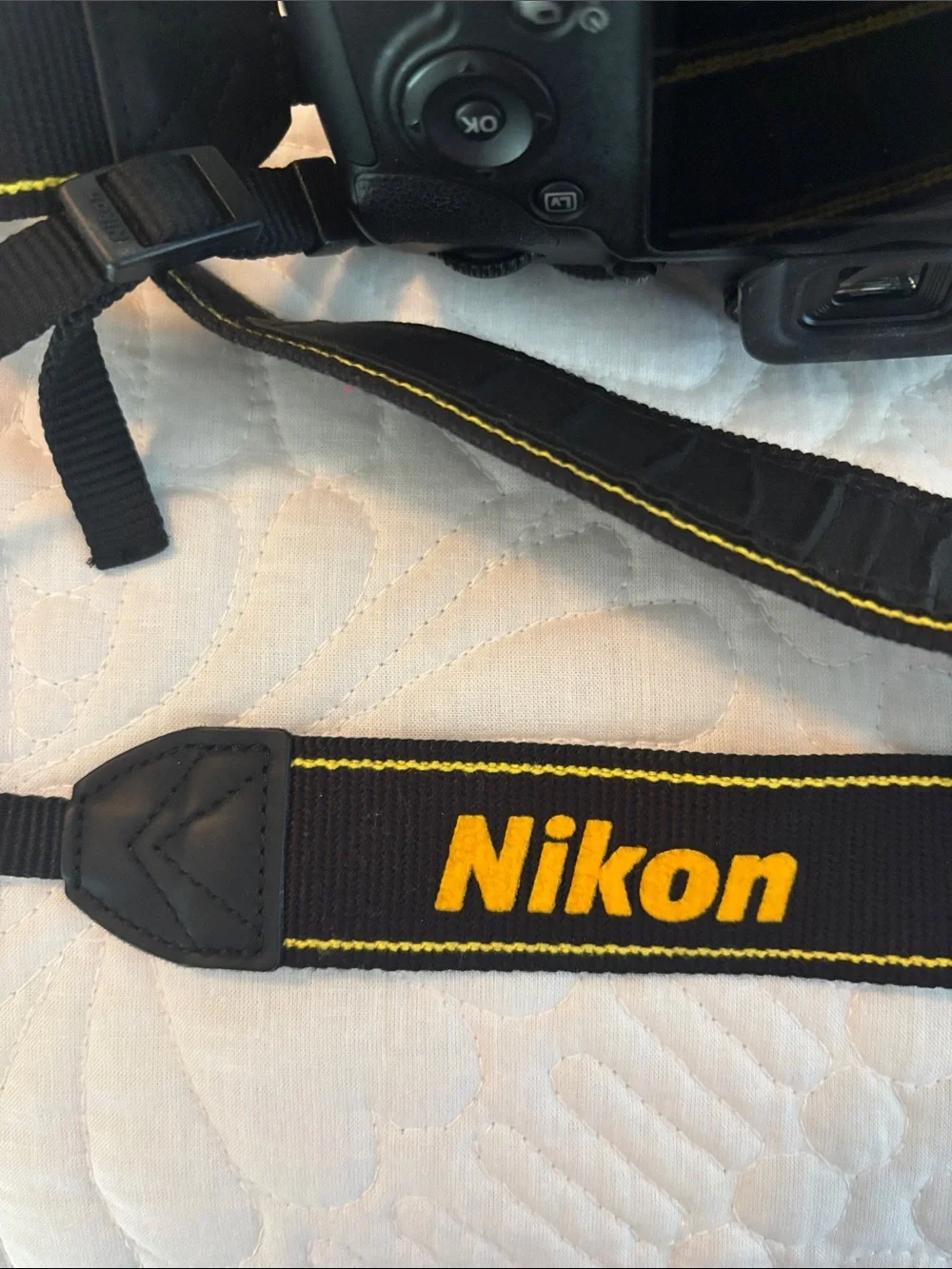 Nikon D3200 DSLR Camera in Black with 18-55mm VR Lens